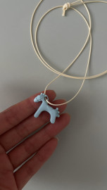 Подвеска лошадка на шнуре