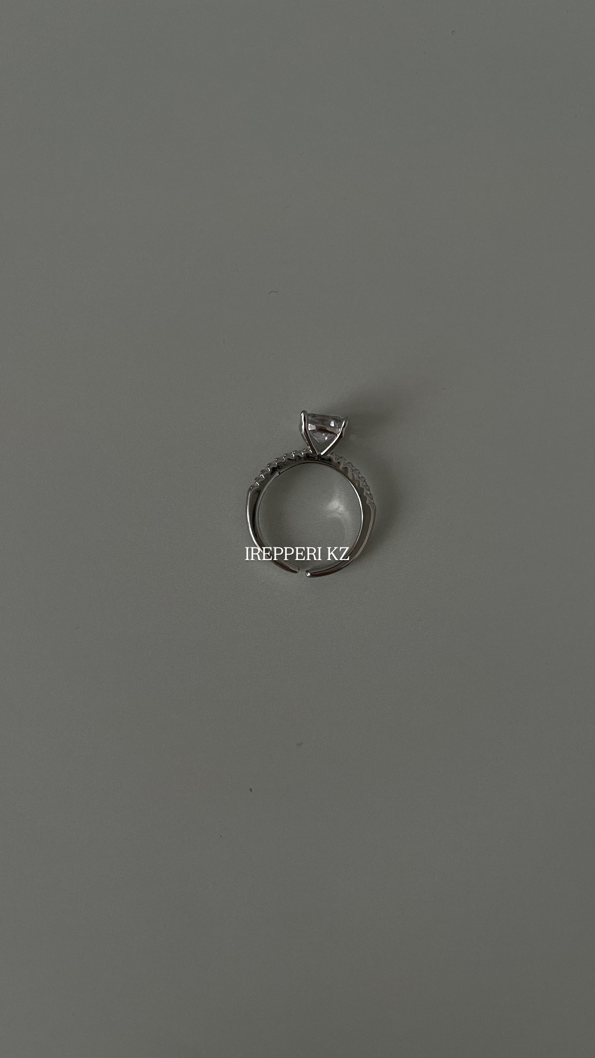 Кольцо с цирконом