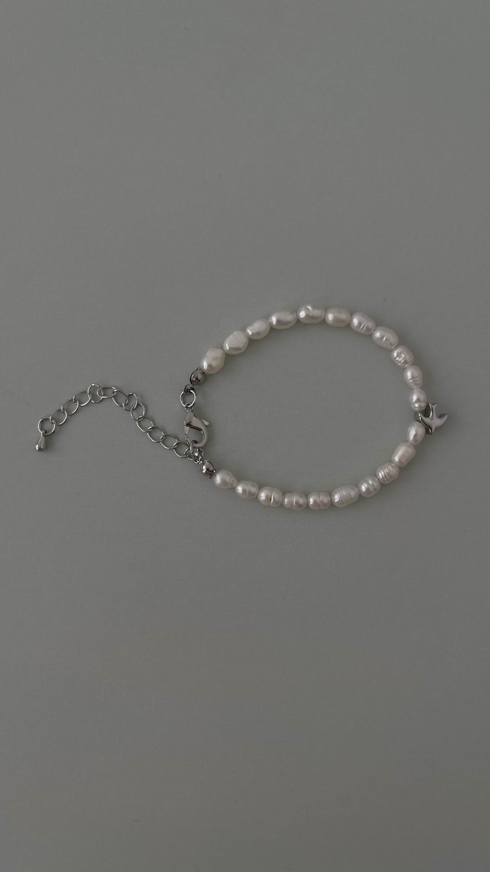 Браслет жемчуг с птицей