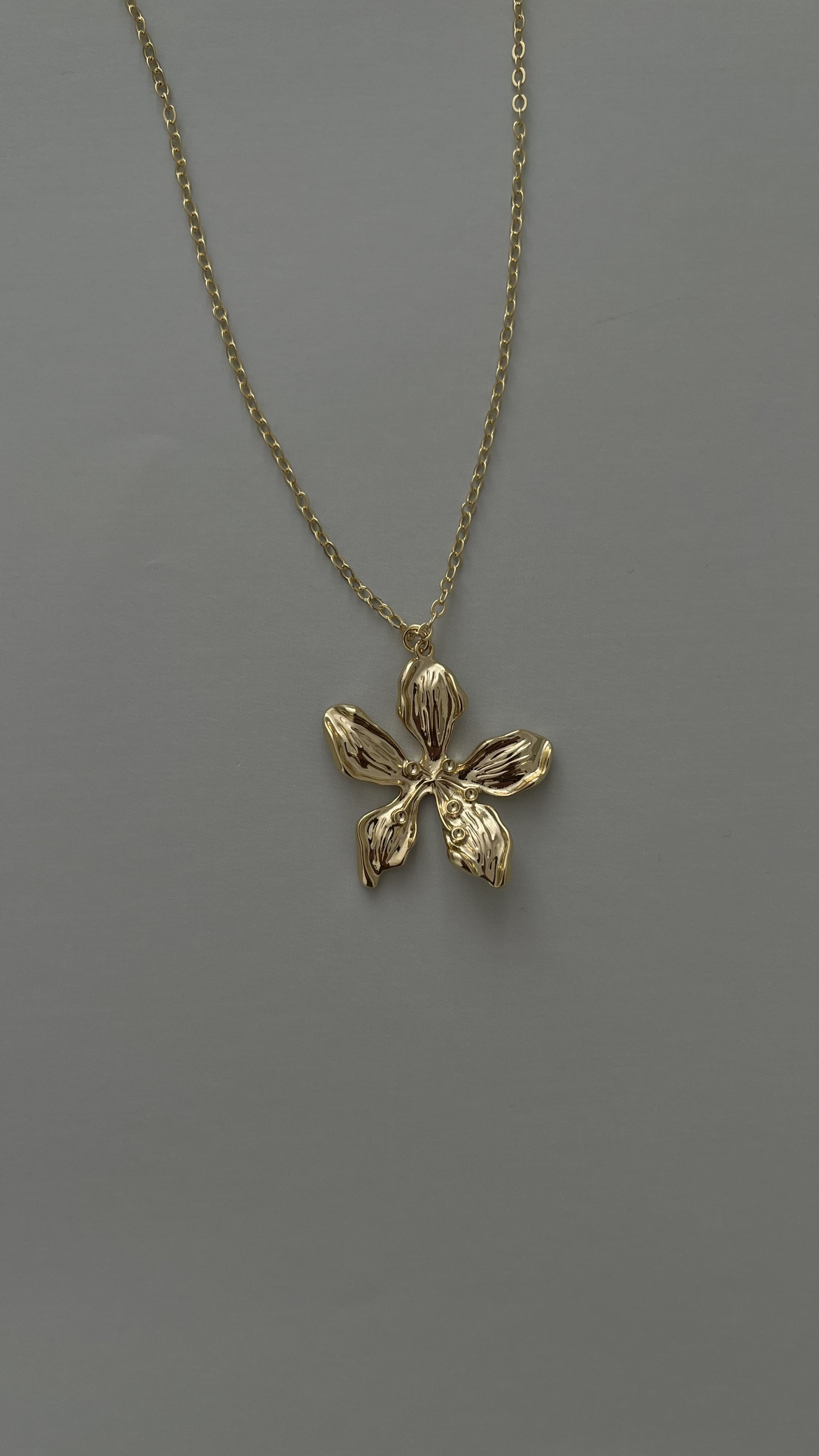 Цепь с кулоном цветок