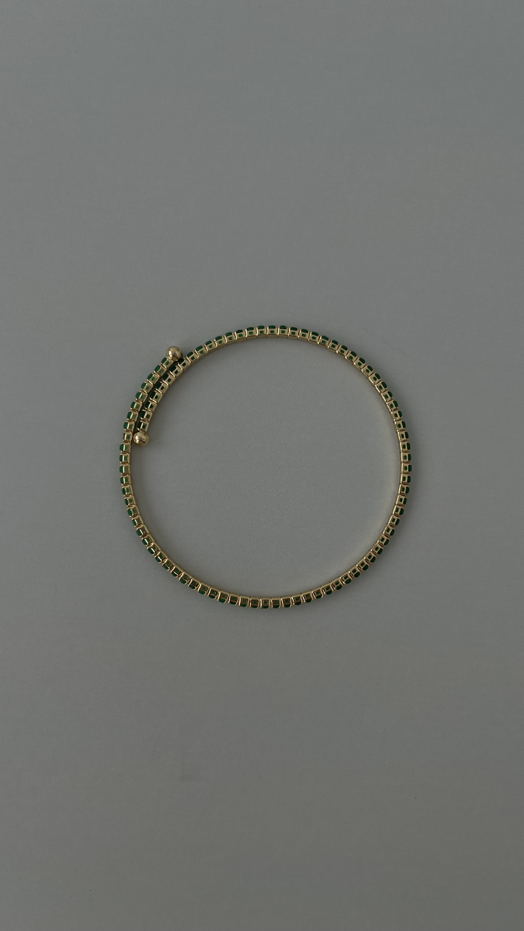 Браслет с зелеными цирконами