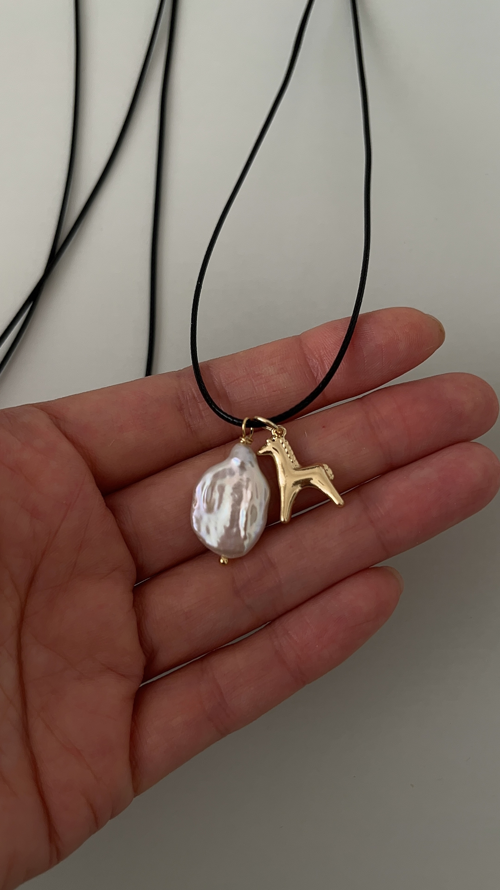 Лошадь и жемчуг