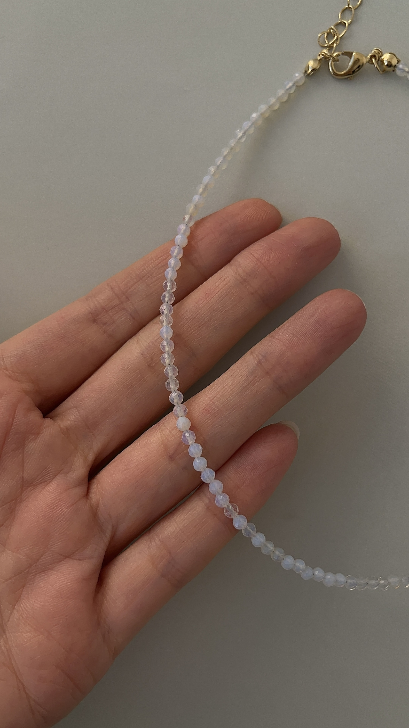 Чокер лунный камень