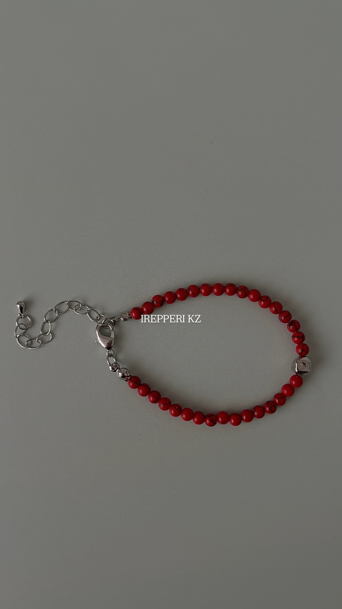 Браслет красный кахолонг в серебре