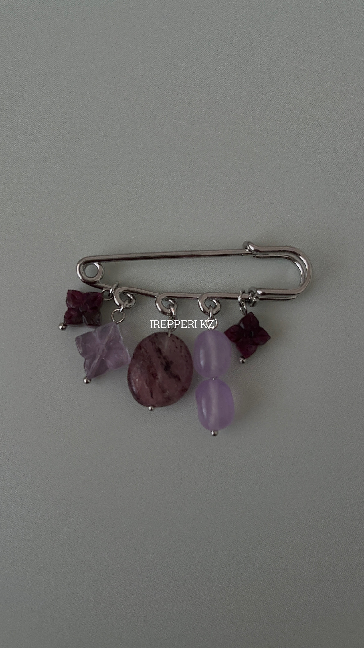 Булавка с натуральными камнями