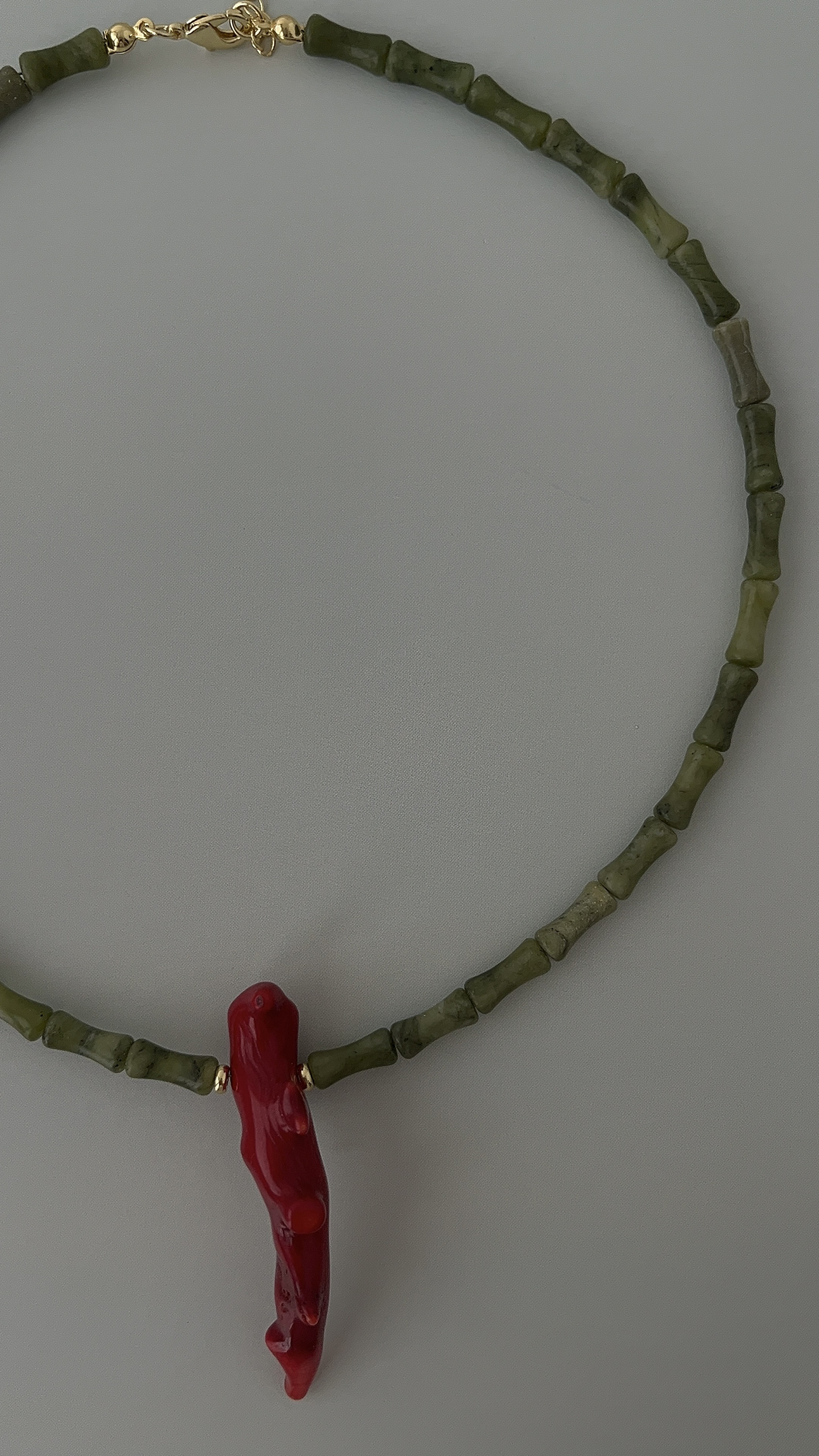 Колье яшма и коралл