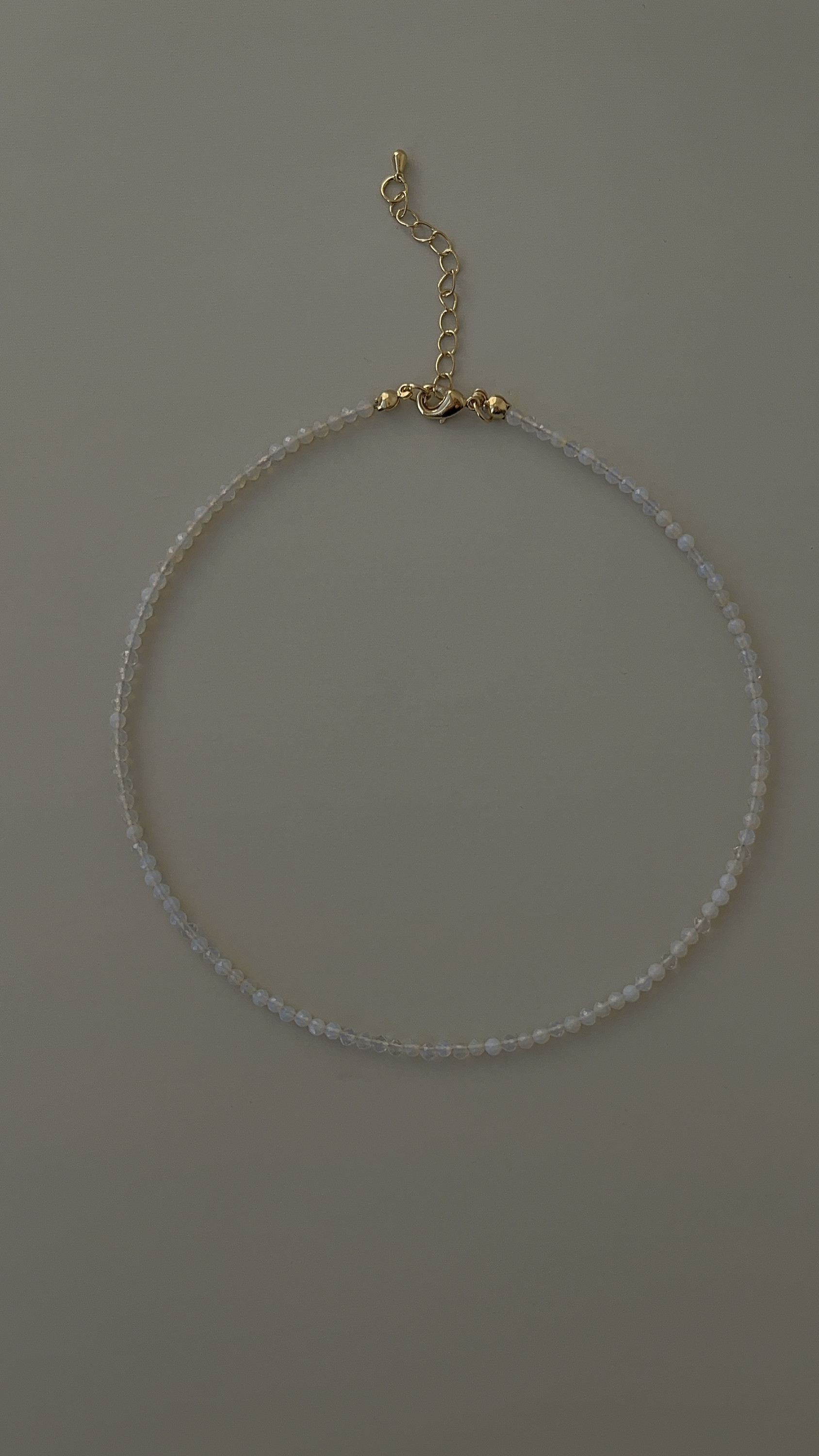 Чокер лунный камень