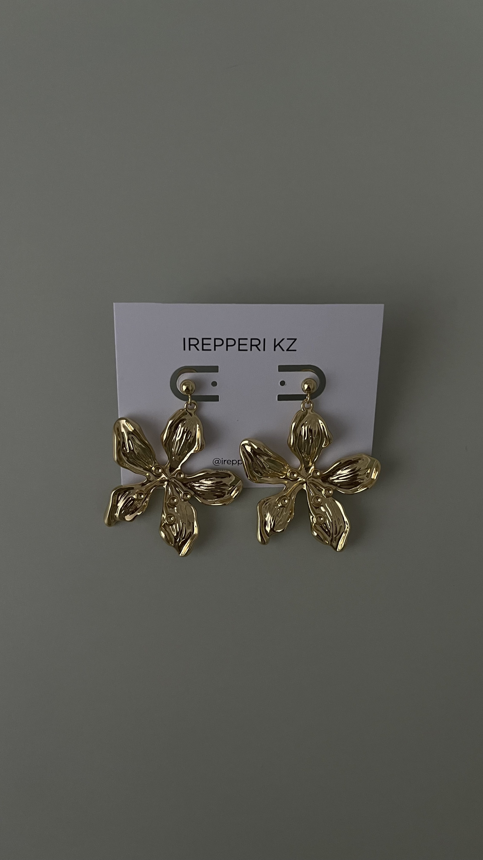 Серьги крупные цветы в золоте