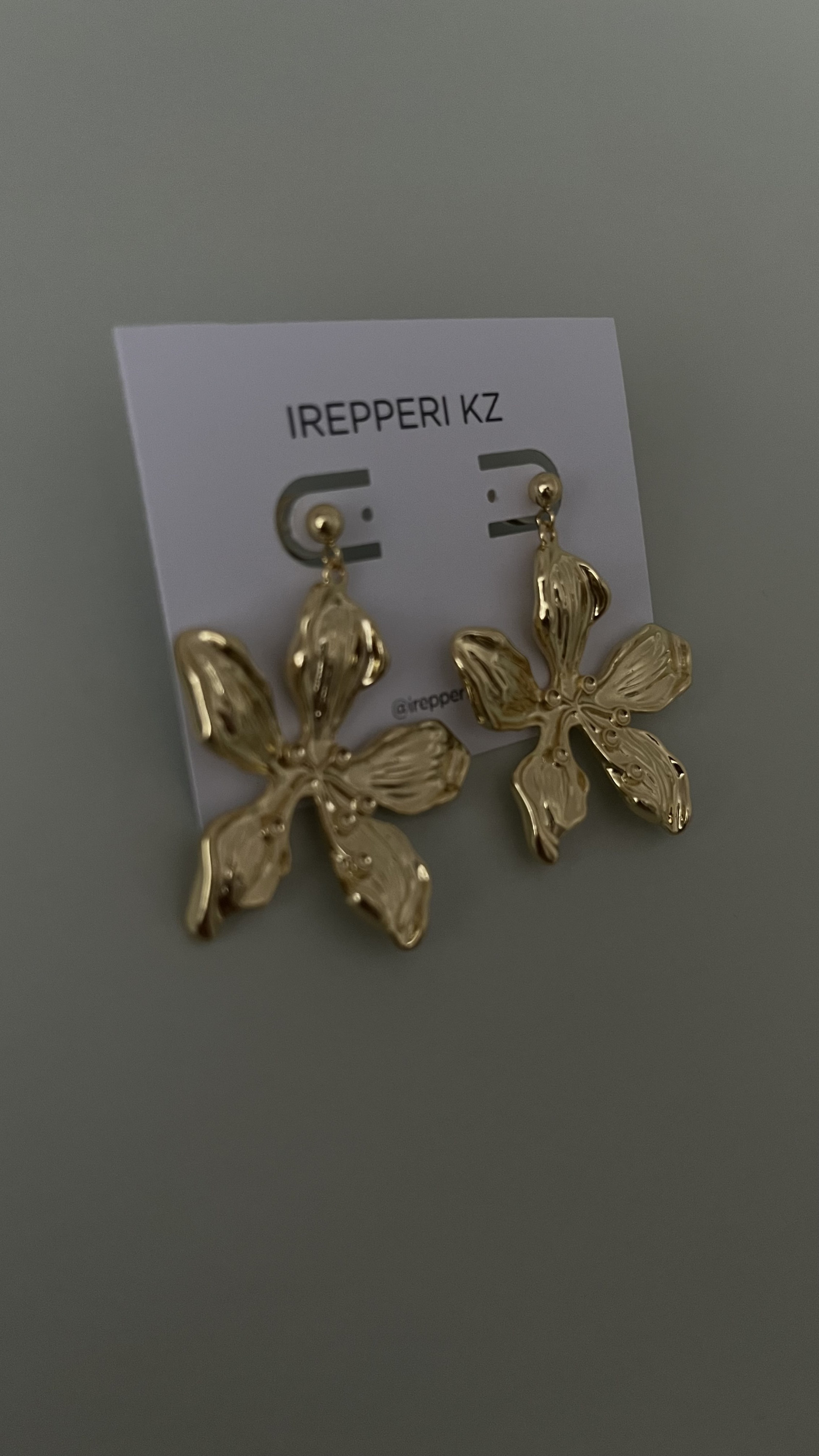 Серьги крупные цветы в золоте