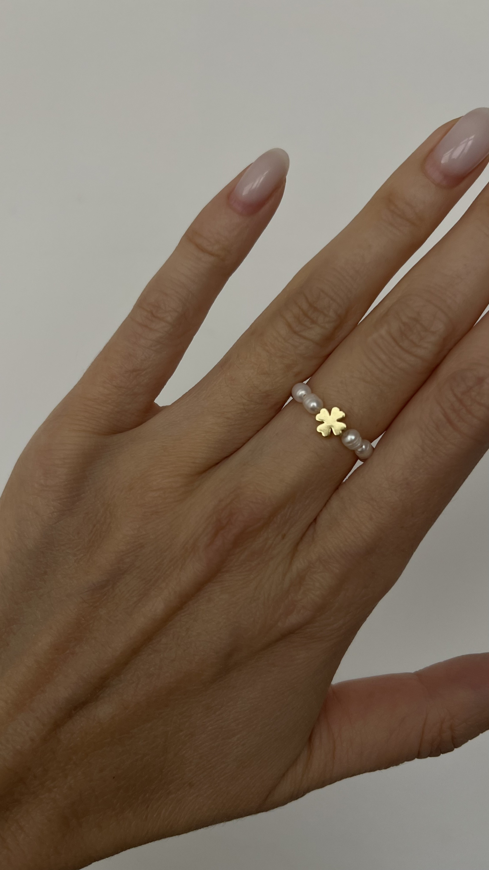 Кольцо жемчуг клевер