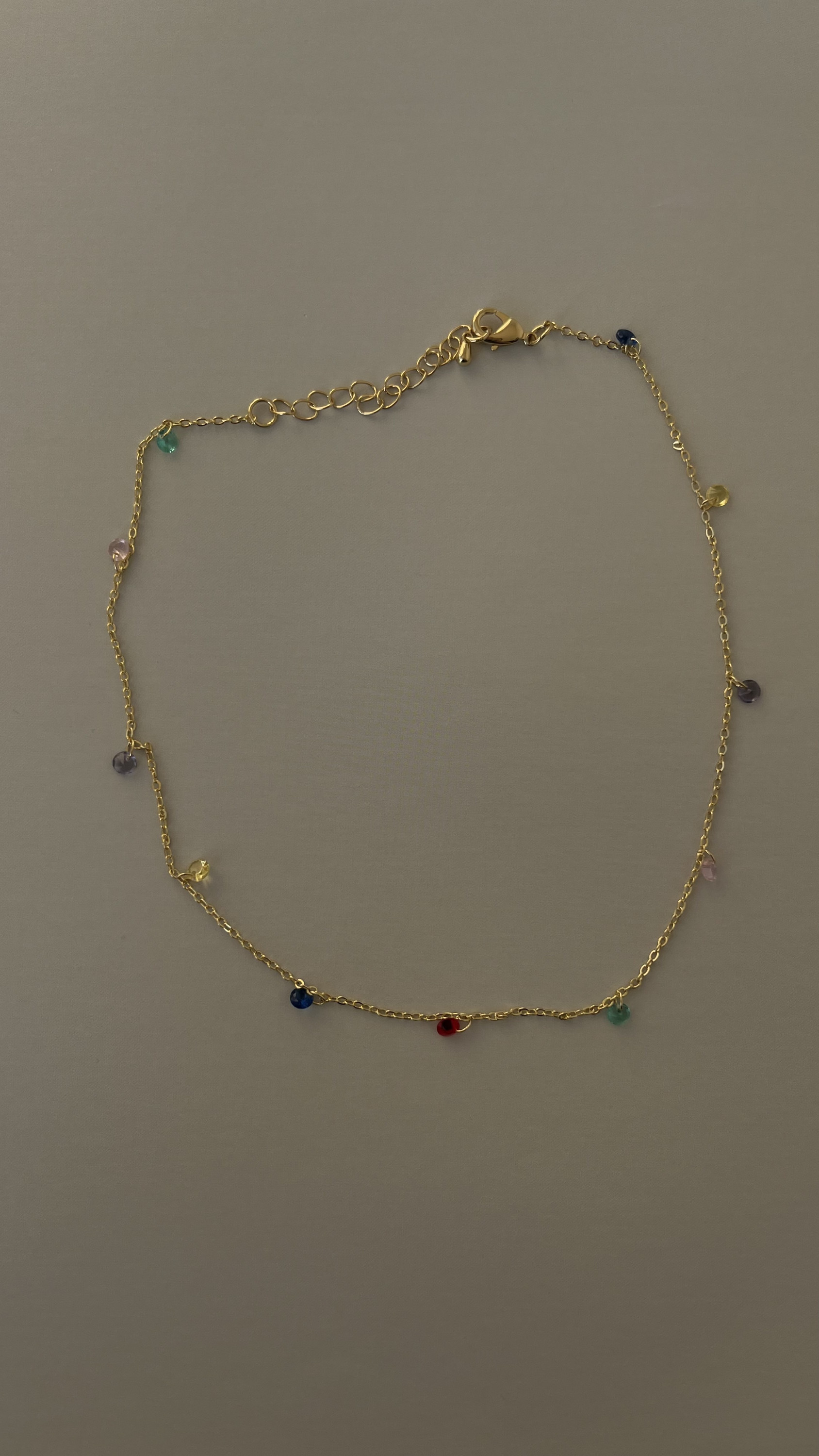 Цепь с цветными кристаллами