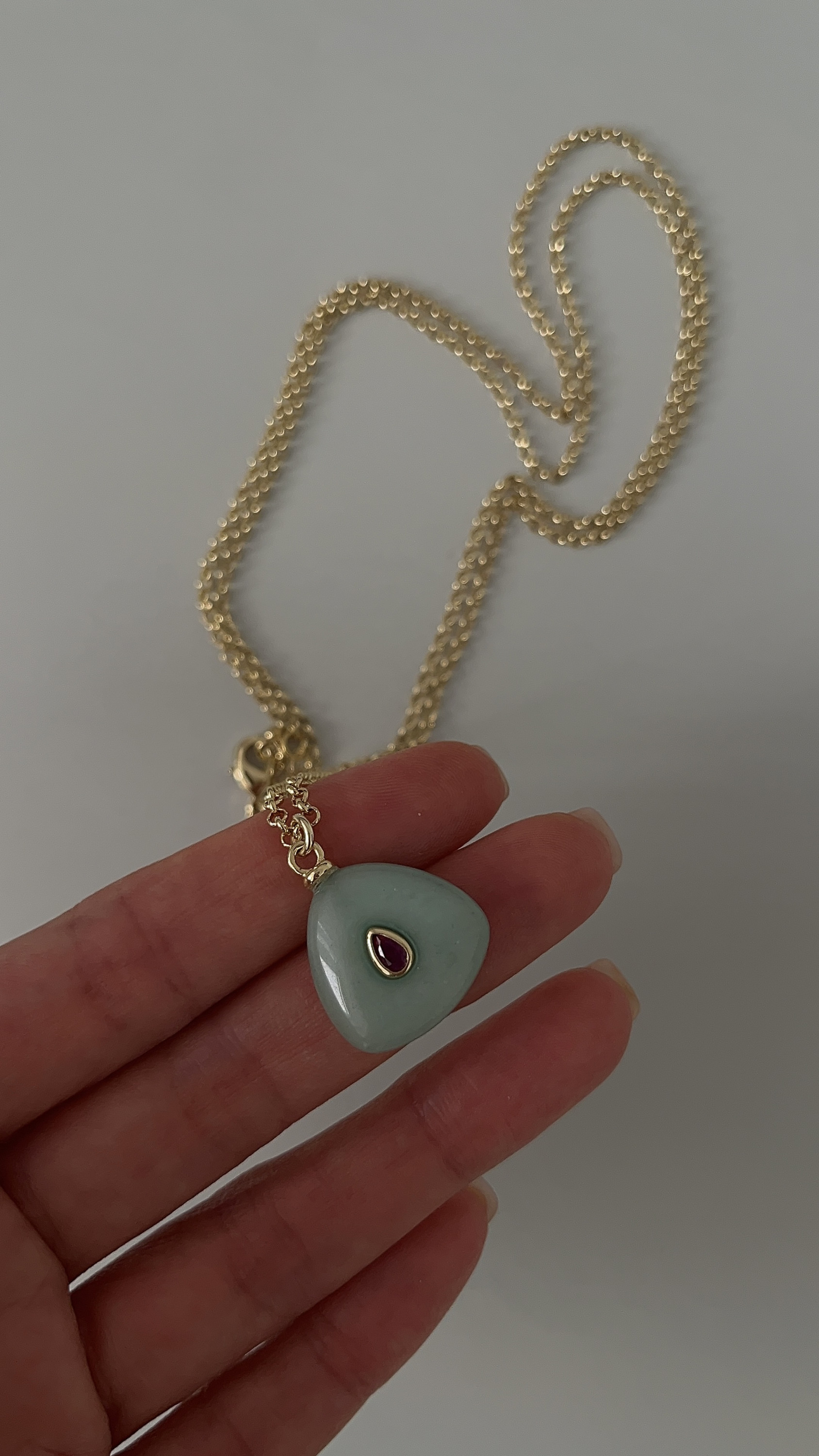 Цепь с кулоном из нефрита